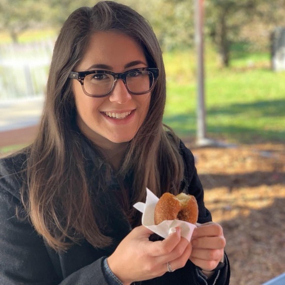 Meet your Posher, Julianne - Picture 2 of 4